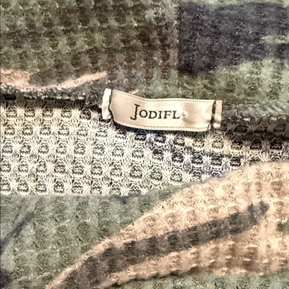 JODIFL Camo Waffle Print Shirt - Picture 2 of 5